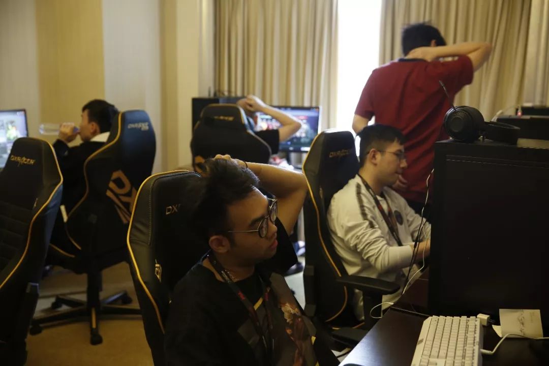 LPL宣布将与多位法国主播合作，开发春季季后赛法语解说