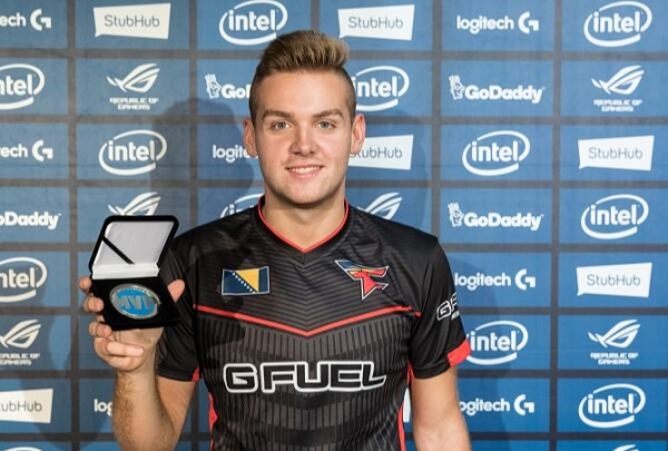 JDG不敌T1止步四强，中国战队无缘会师决赛