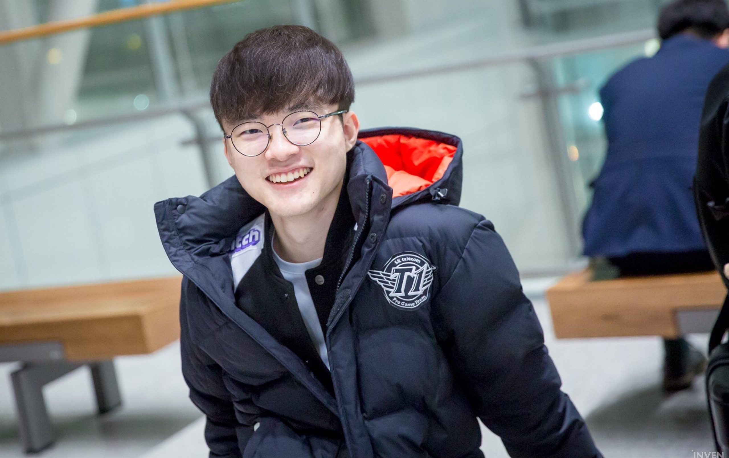 PGL Astana 2025 第一天：精彩比赛、击杀、评论、表情包、网红反应